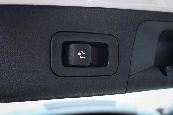 Hvid Mercedes EQA350 fra 2023