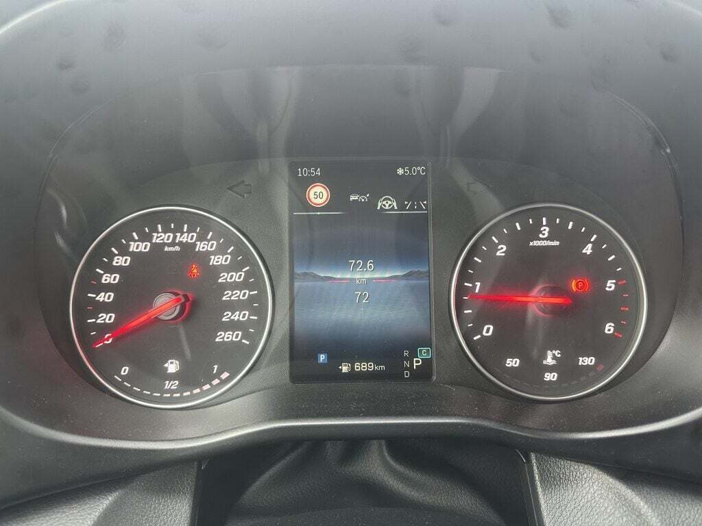 Hvid Mercedes Vito 119 fra 2024