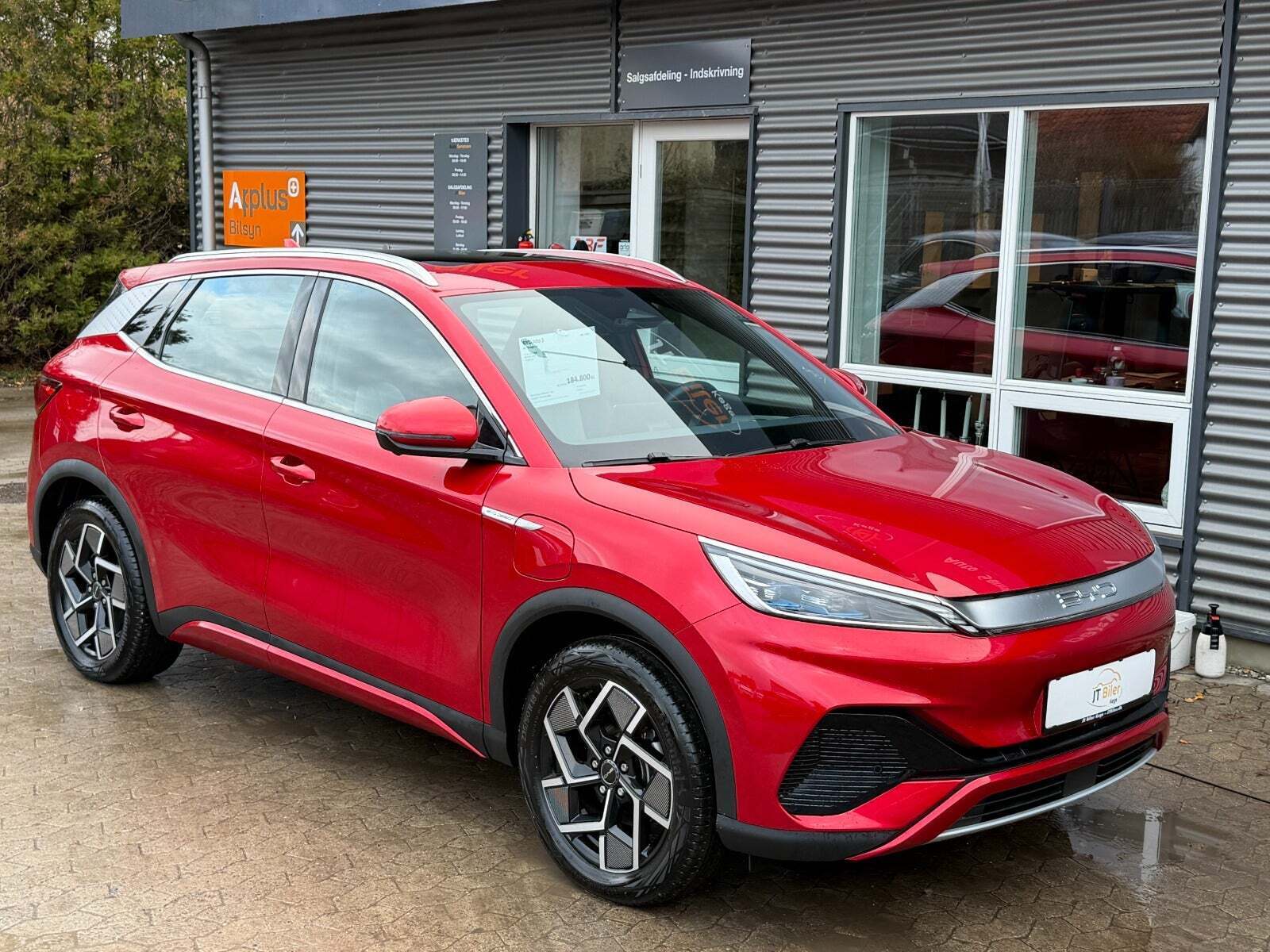 Rød BYD Atto 3 fra 2022 set udefra