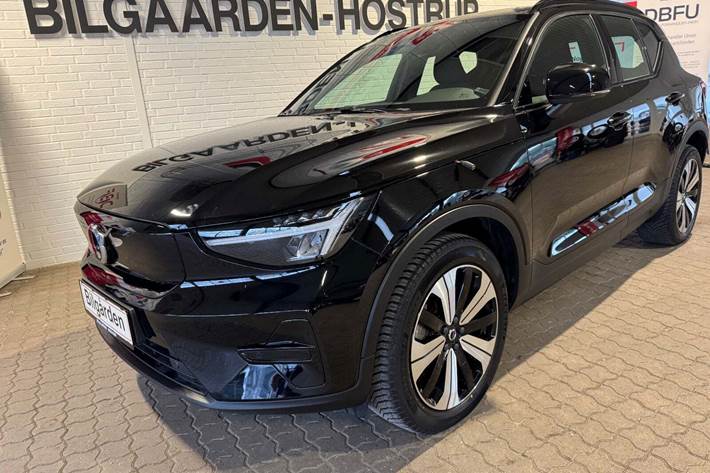Sort Volvo XC40 fra 2023 set udefra