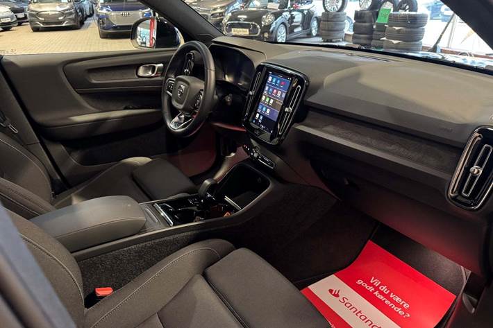 Sort Volvo XC40 fra 2023