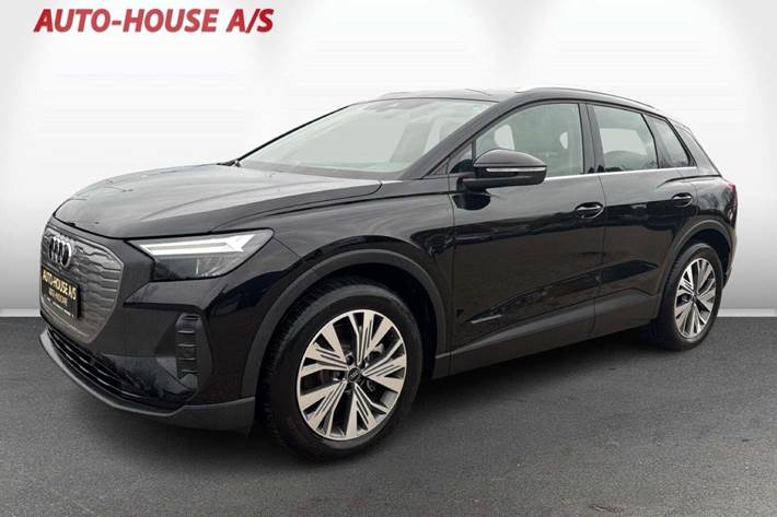 Sort Audi Q4 e-tron fra 2024 set udefra