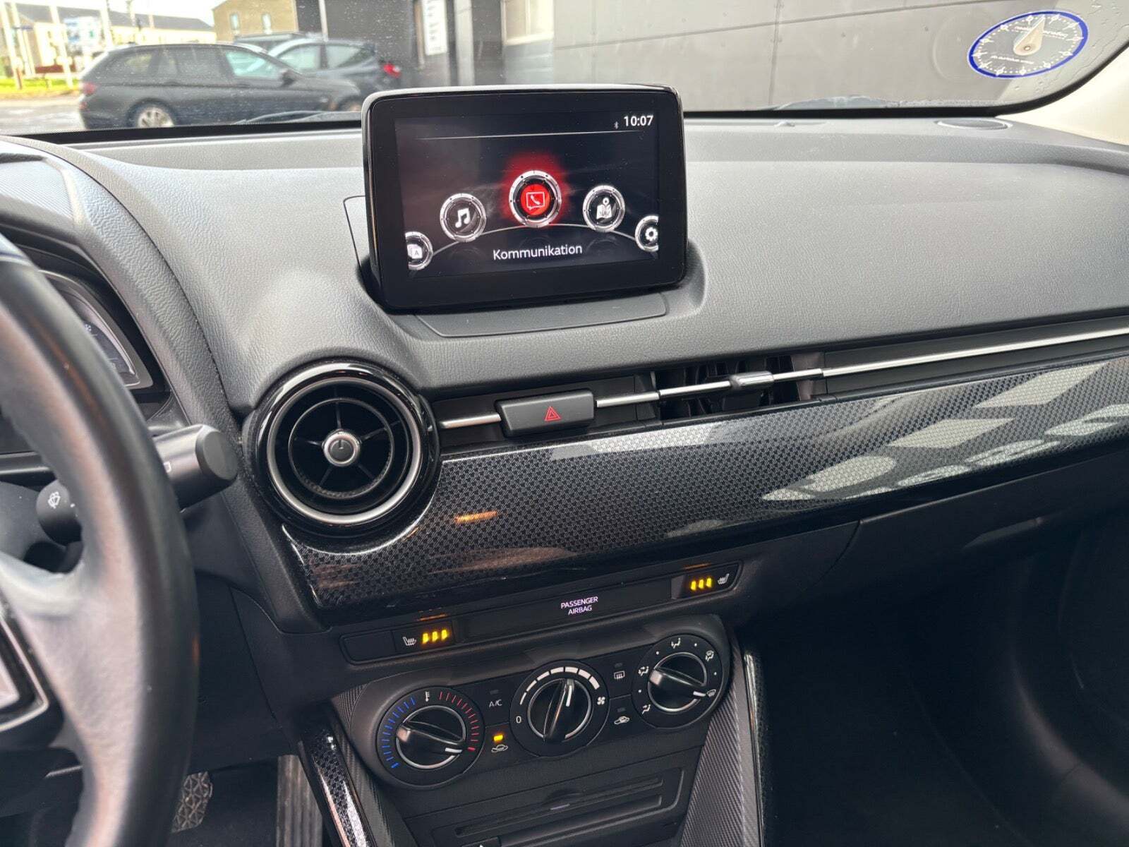 Grå Mazda 2 fra 2019