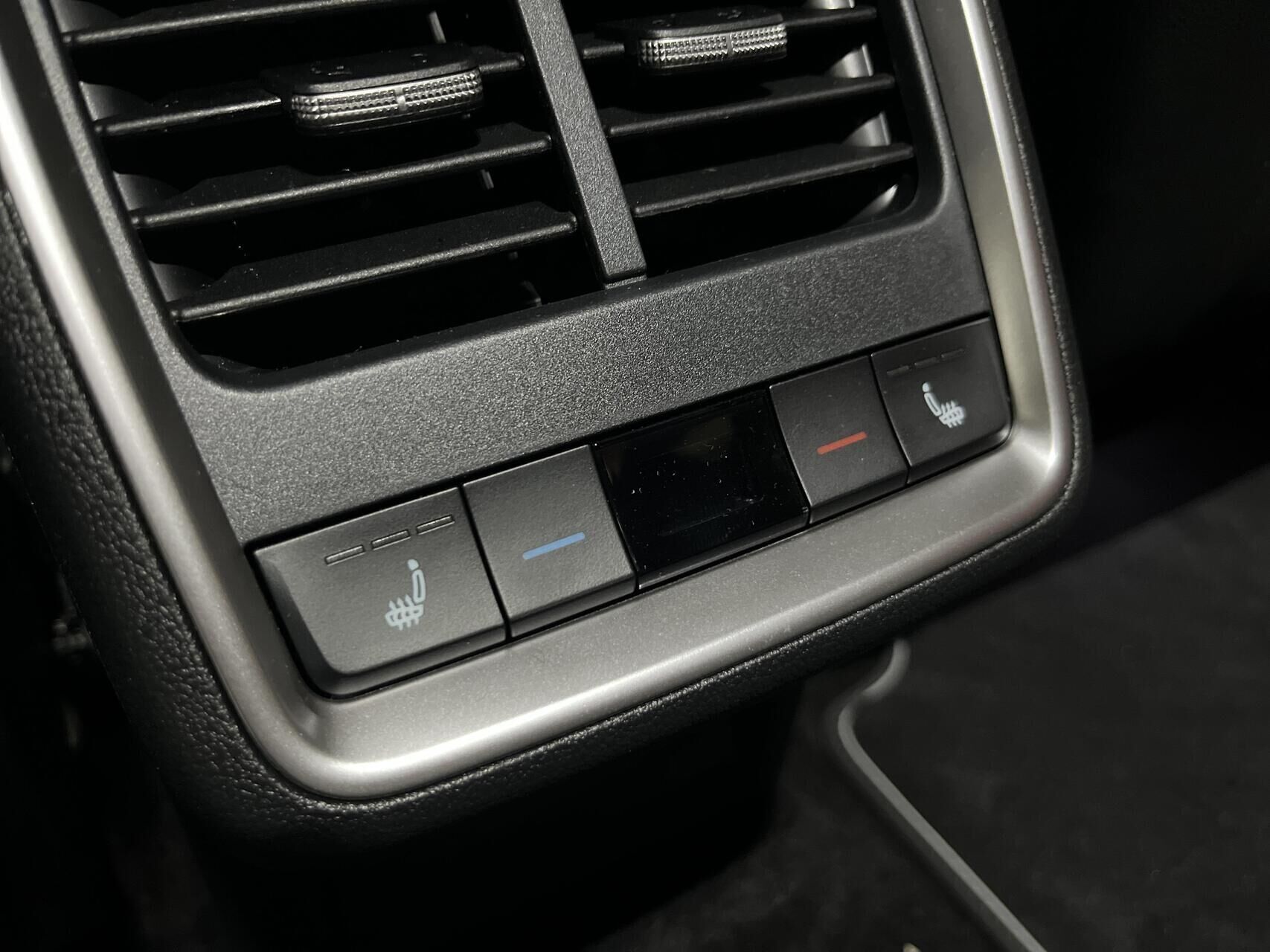 Hvid Skoda Enyaq fra 2025