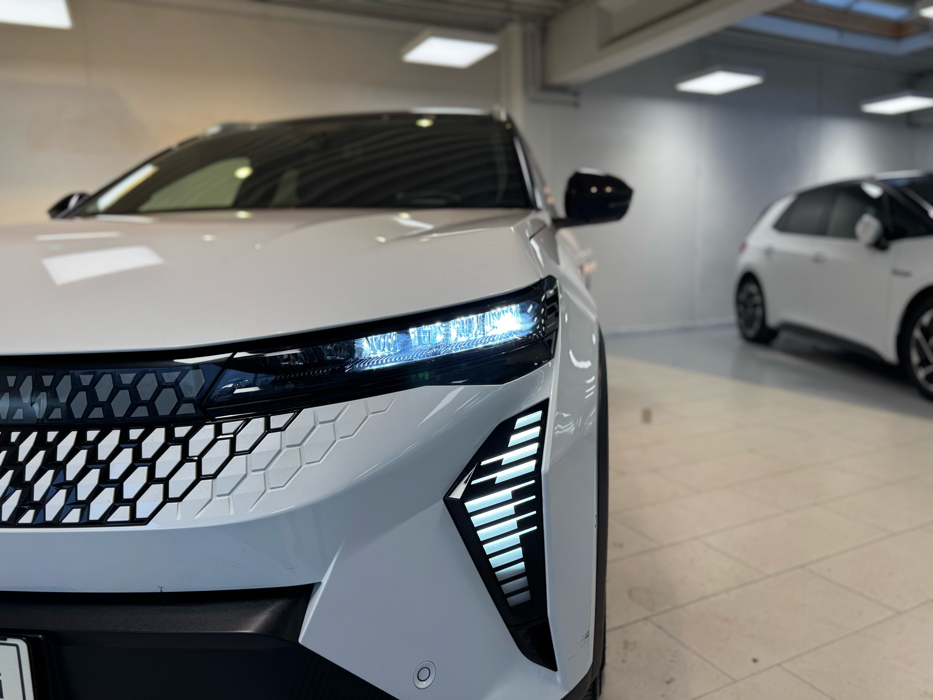 Hvid Renault Scénic fra 2025