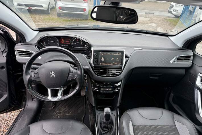 Sort Peugeot 2008 fra 2019