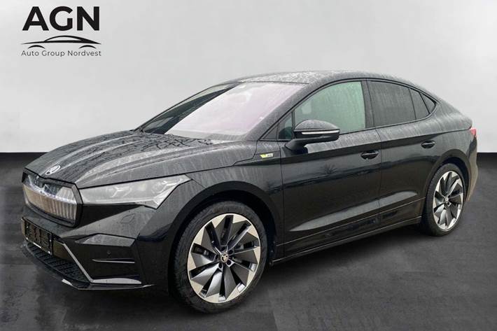 Sort Skoda Enyaq fra 2023 set udefra