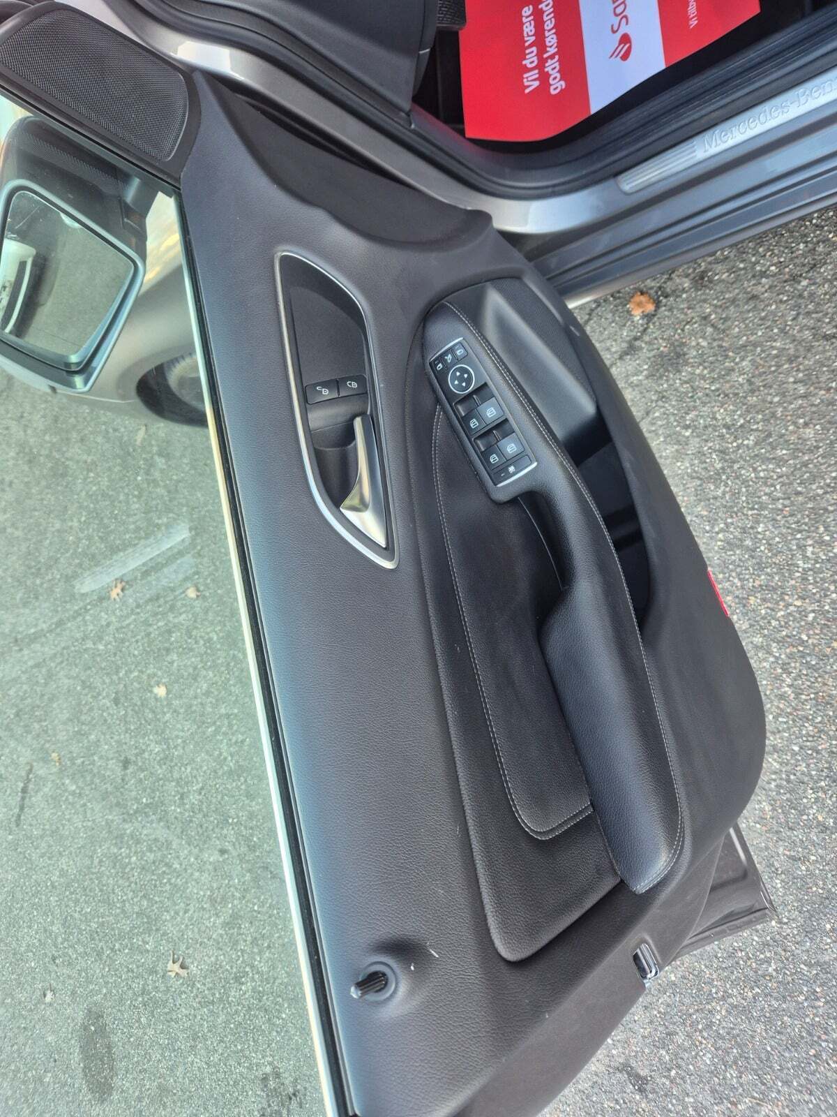 Beige Mercedes B200 fra 2016