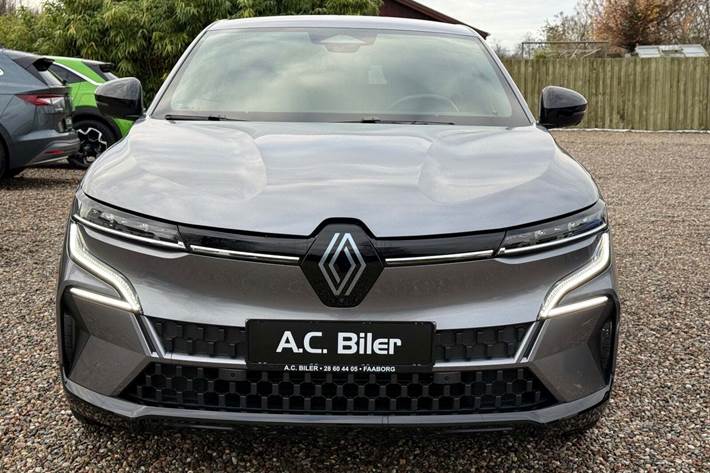 Grå Renault Megane E-Tech fra 2023