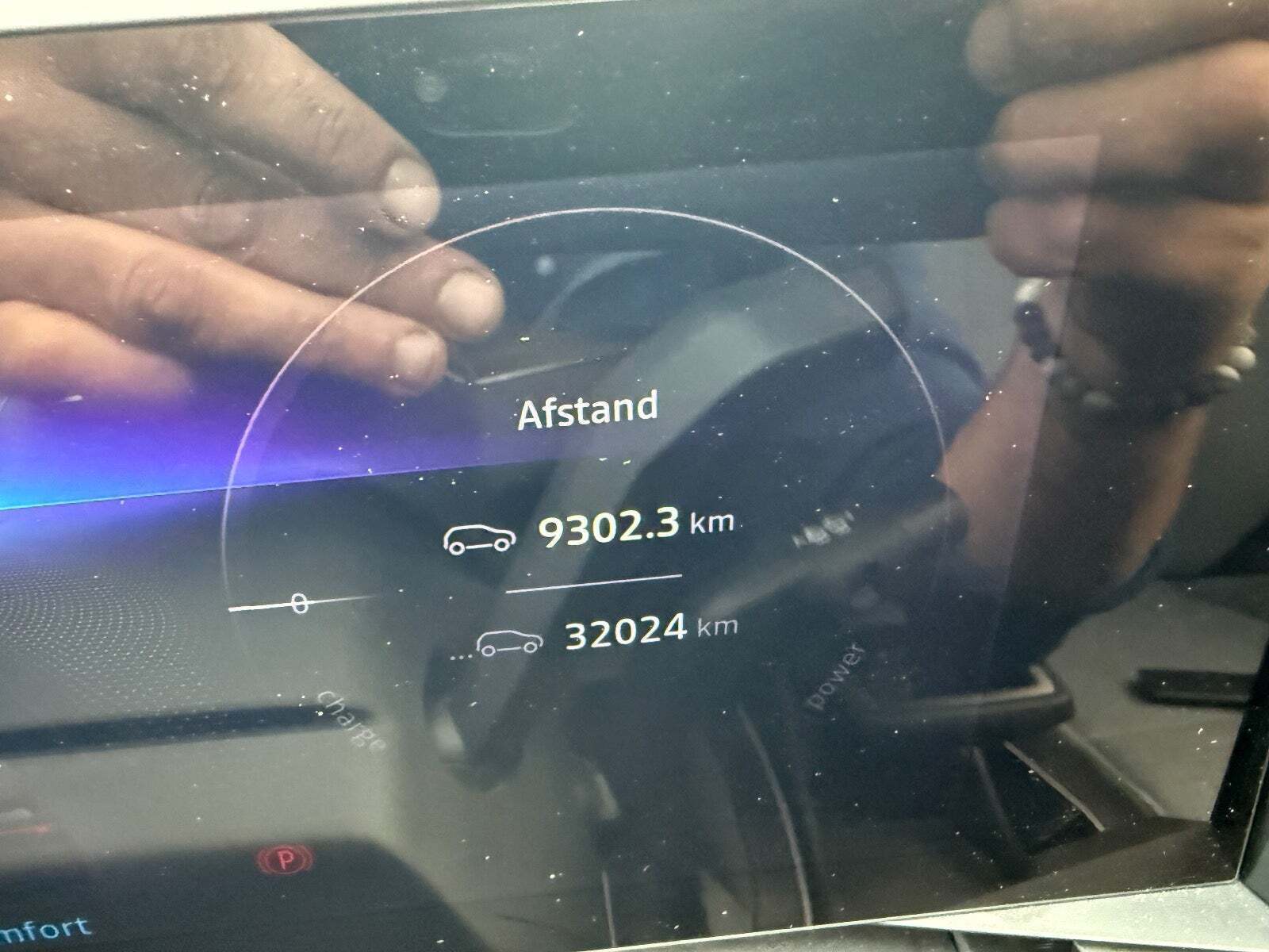 Grå Renault Megane E-Tech fra 2023