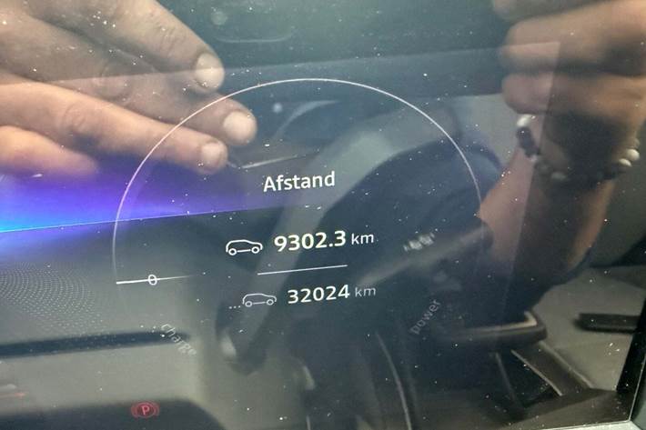 Grå Renault Megane E-Tech fra 2023