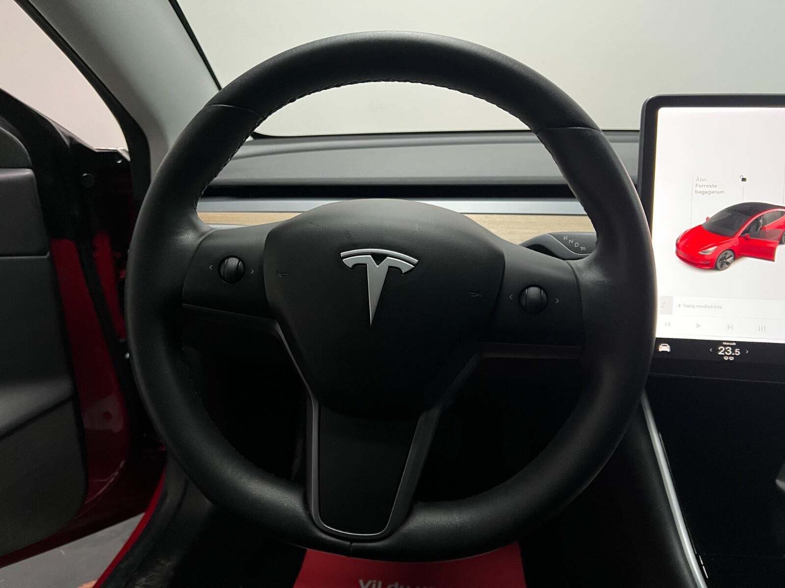 Grå Tesla Model 3 fra 2019