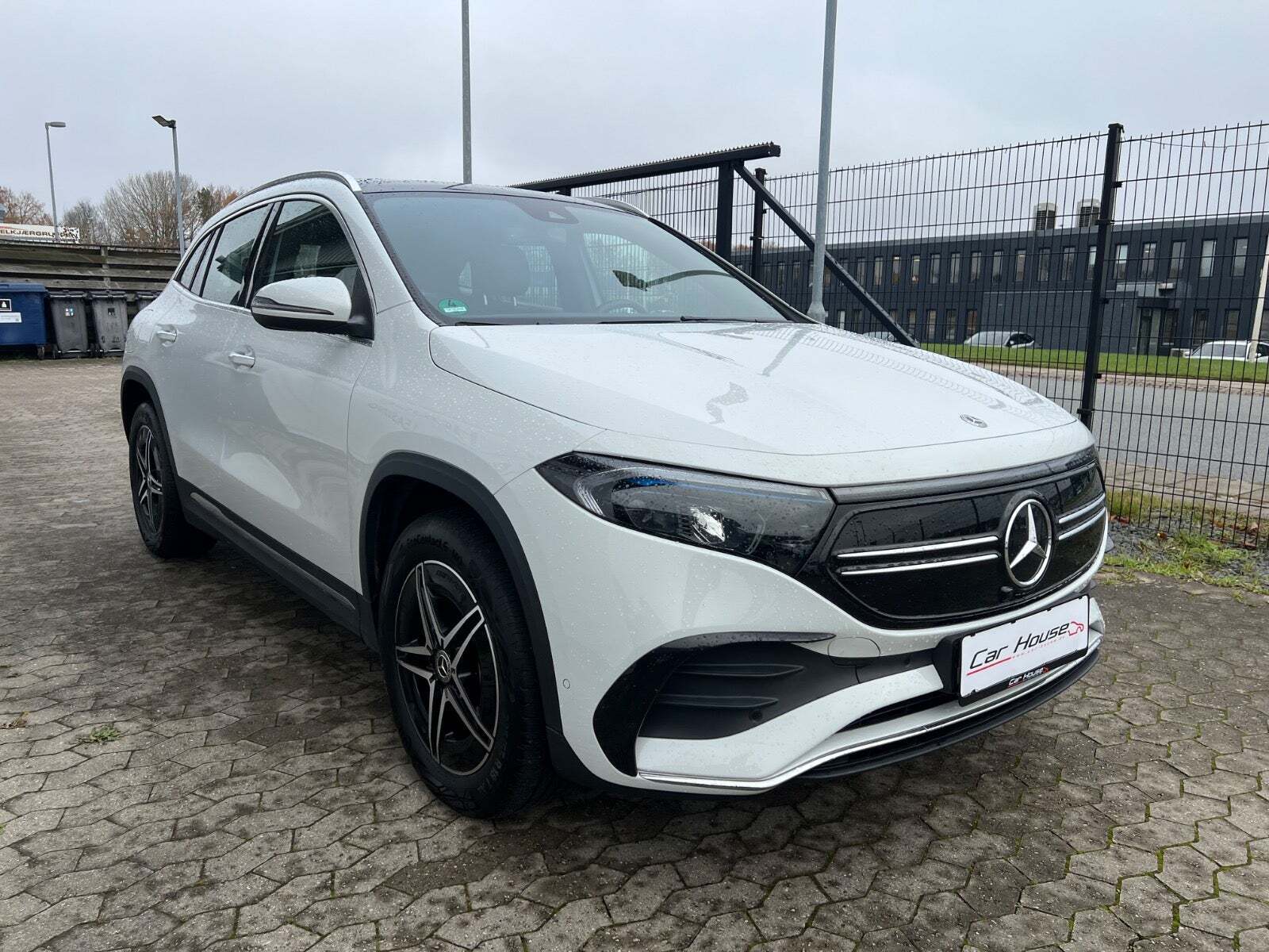 Hvid Mercedes EQA250 fra 2023
