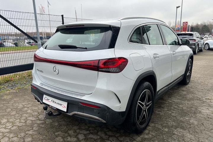Hvid Mercedes EQA250 fra 2023