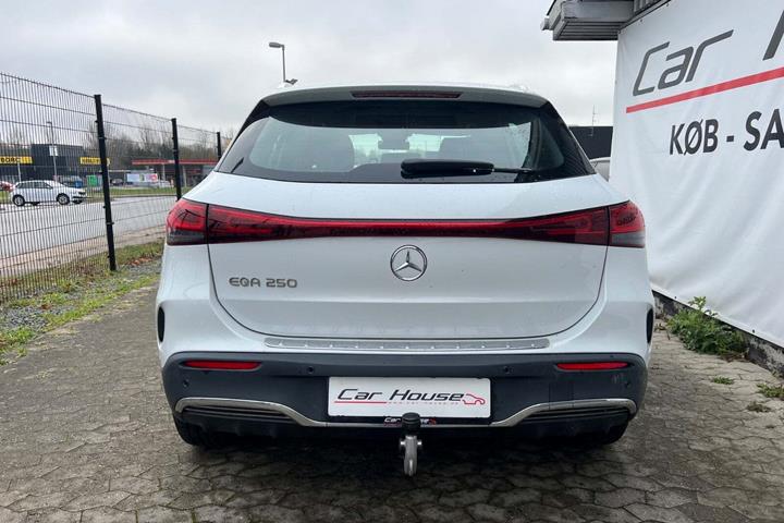 Hvid Mercedes EQA250 fra 2023