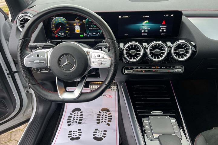 Hvid Mercedes EQA250 fra 2023