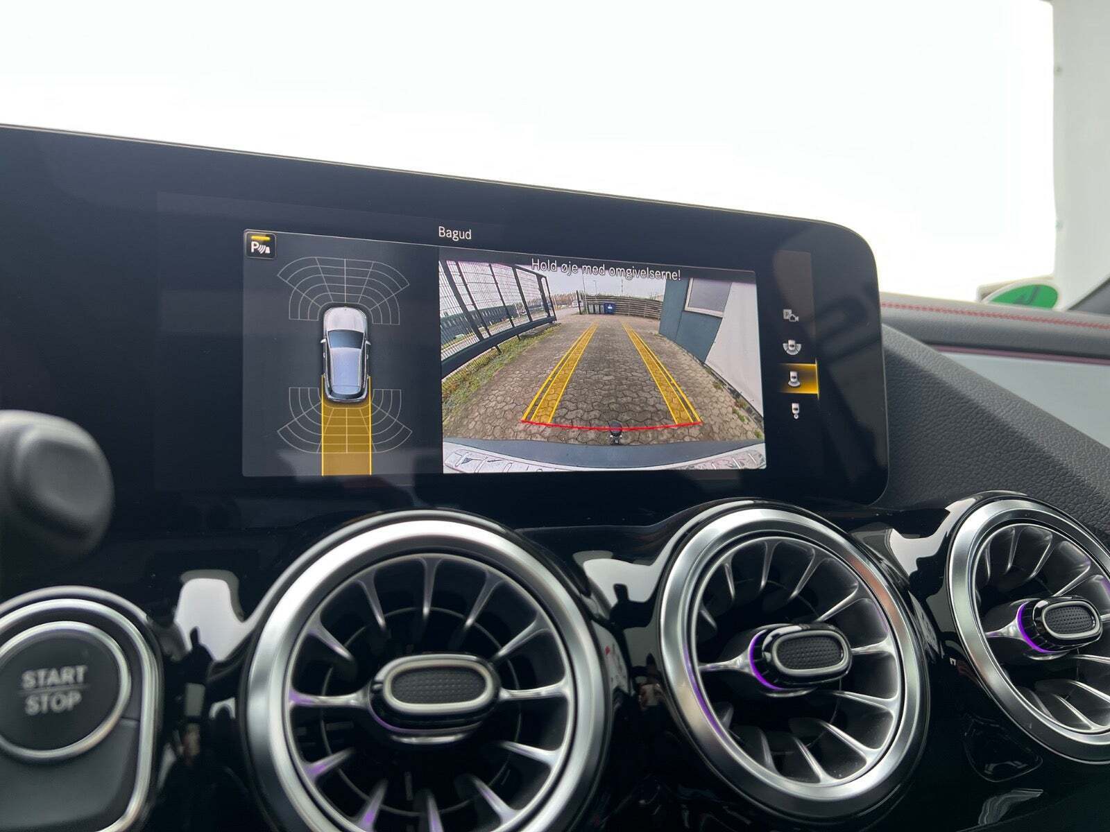 Hvid Mercedes EQA250 fra 2023