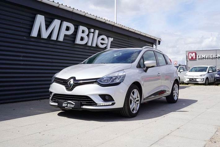 Sølv Renault Clio IV fra 2018 set udefra