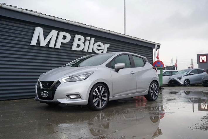 Sølv Nissan Micra fra 2020 set udefra