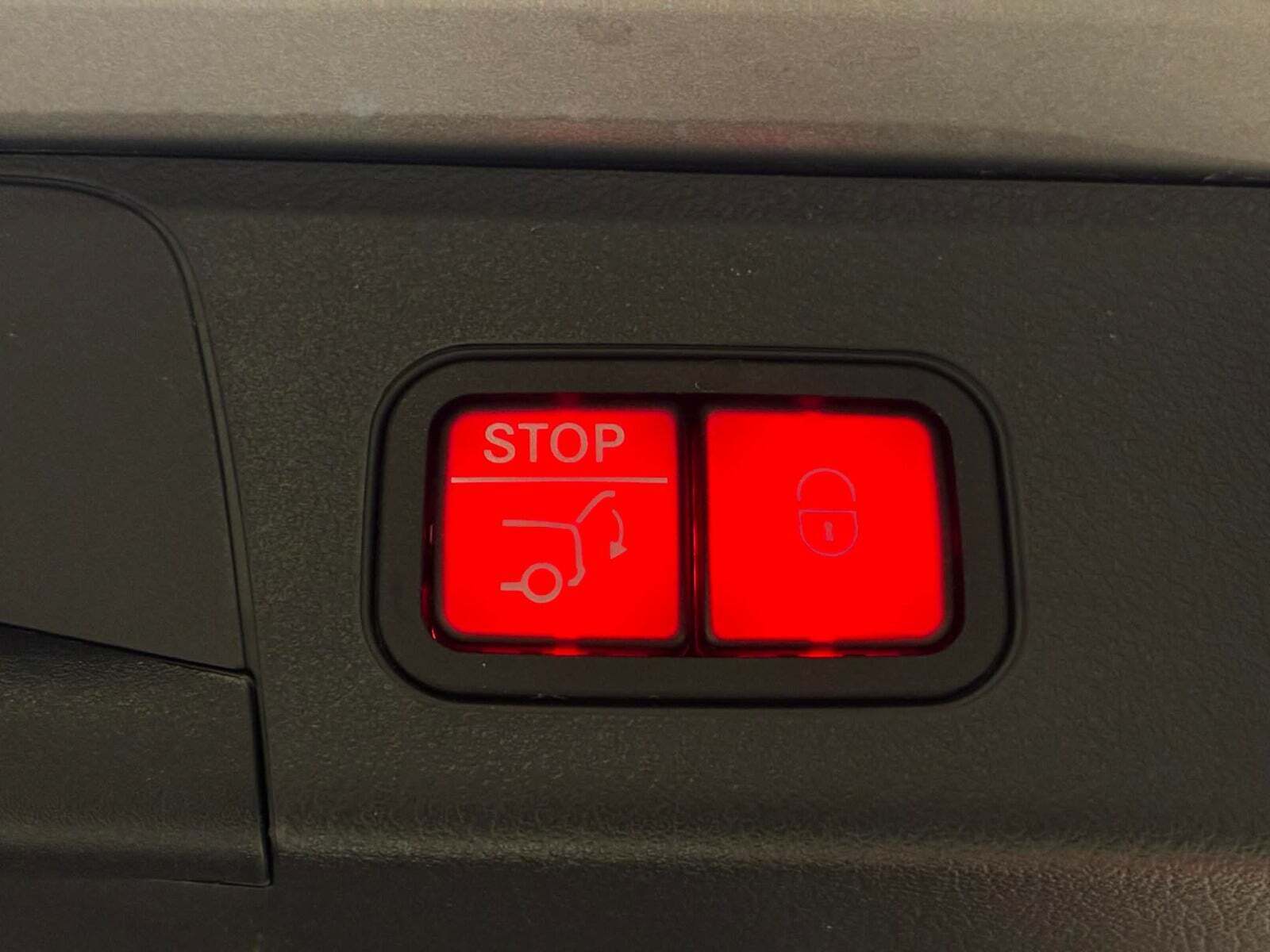 Grå Mercedes EQB300 fra 2022