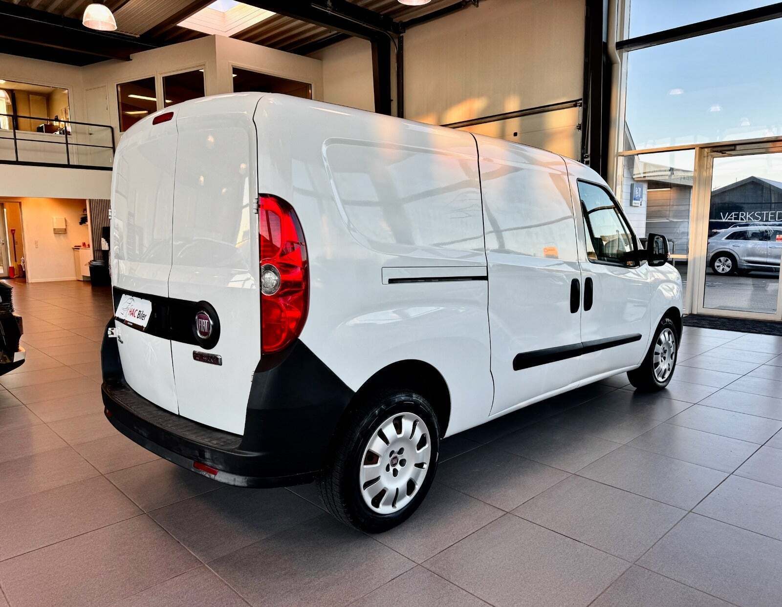 Hvid Fiat Doblò Cargo fra 2012