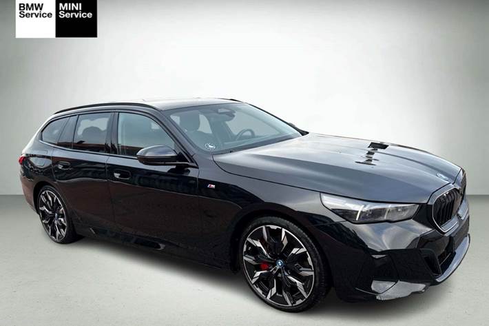 Sort BMW i5 fra 2025 set udefra