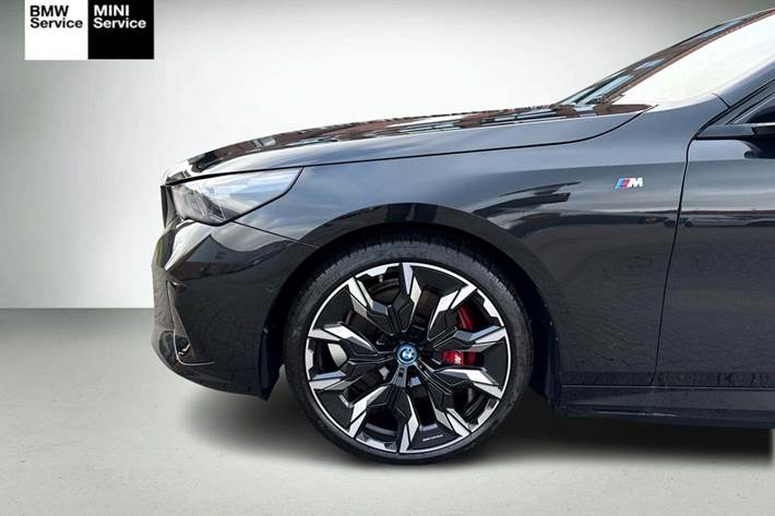 Sort BMW i5 fra 2025