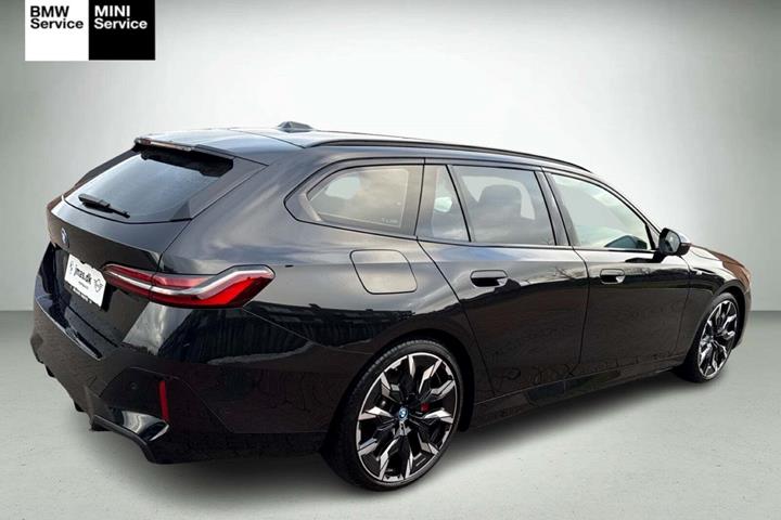 Sort BMW i5 fra 2025