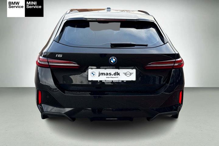 Sort BMW i5 fra 2025