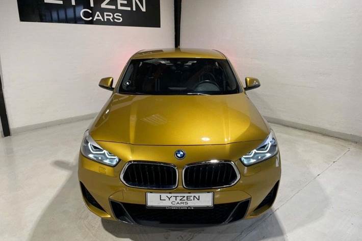 Gul BMW X2 fra 2022