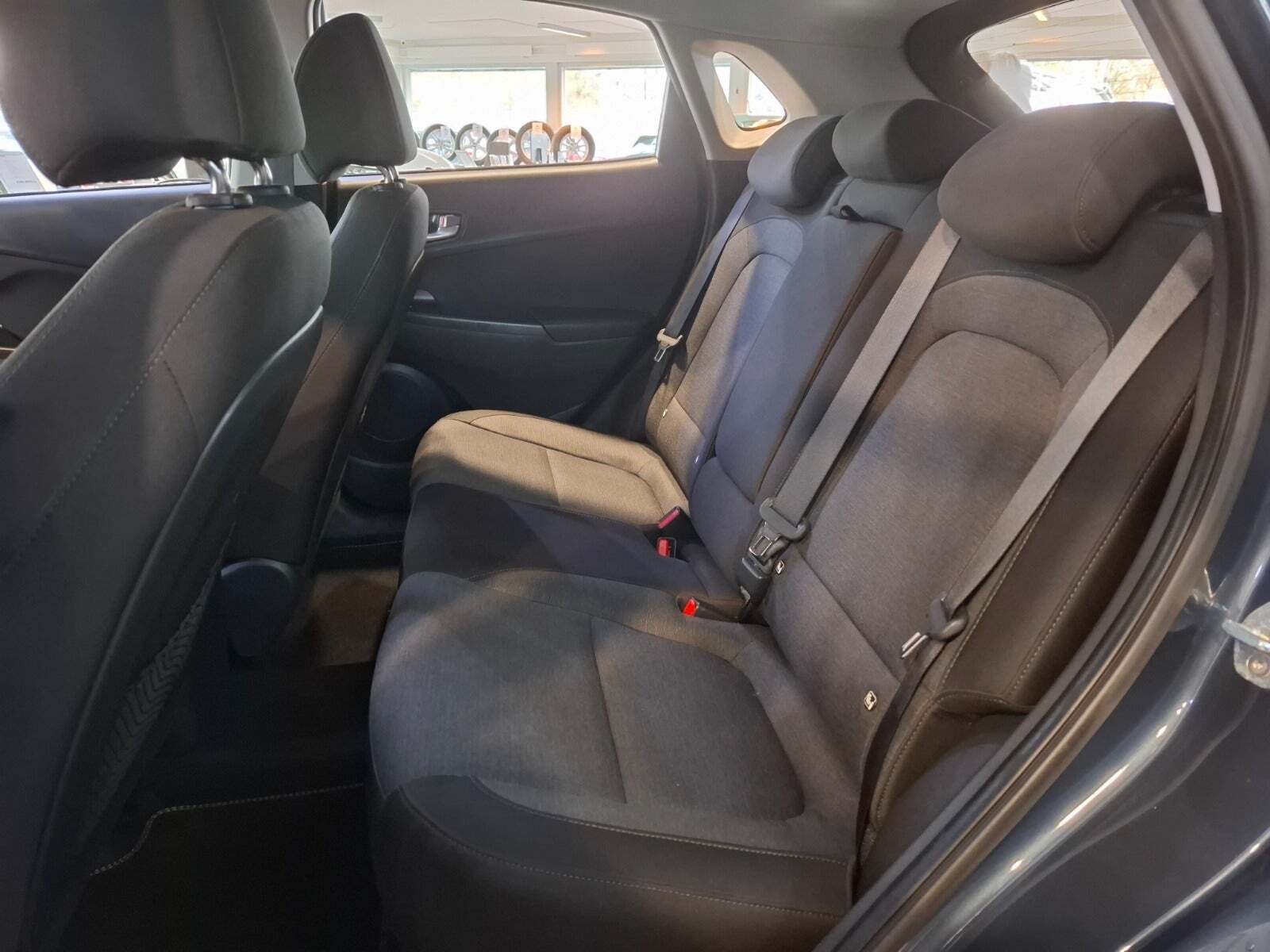 Blå Hyundai Kona fra 2022