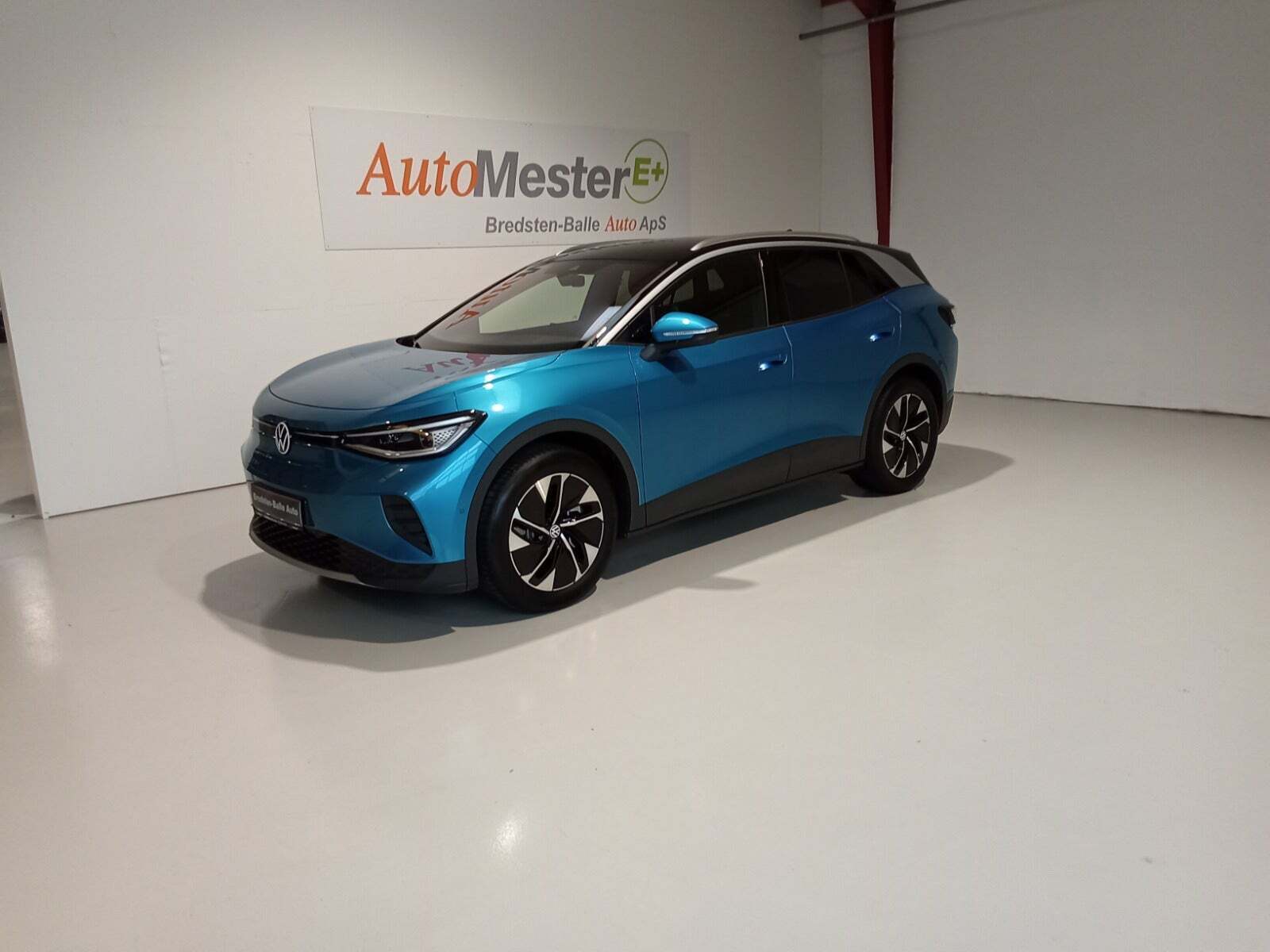 Blå VW ID.4 fra 2025 set udefra