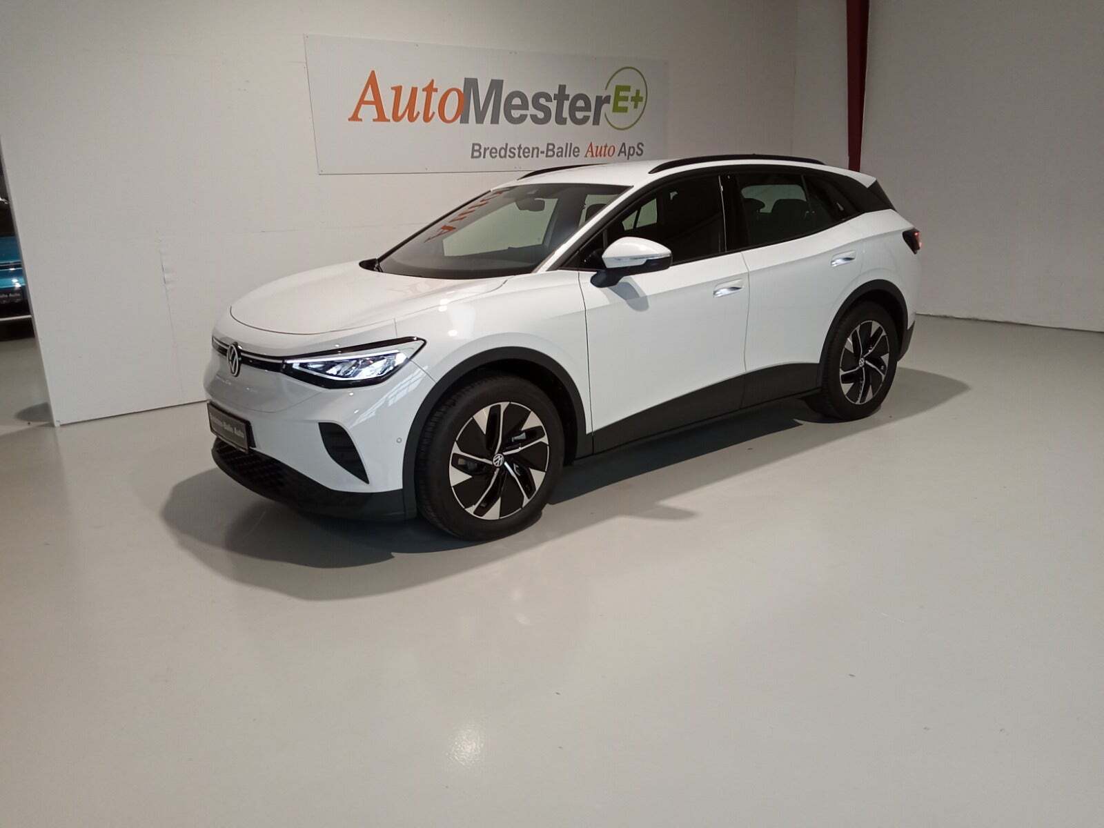 Hvid VW ID.4 fra 2025 set udefra