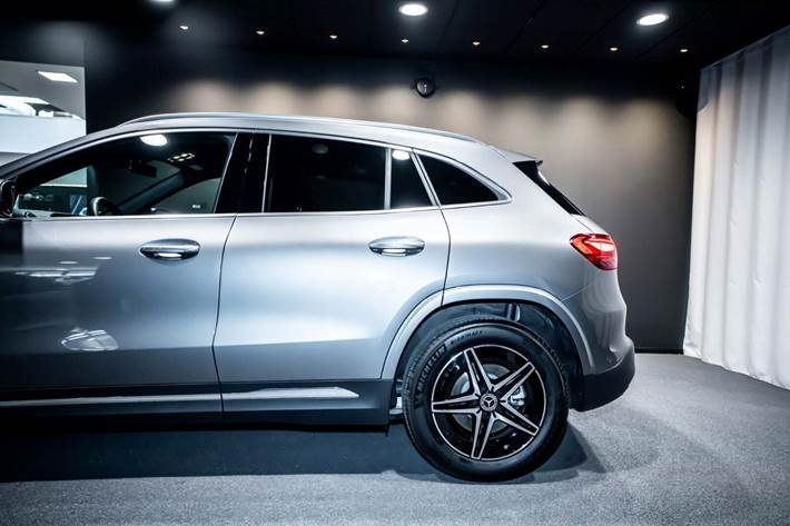 Grå Mercedes EQA250+ fra 2026