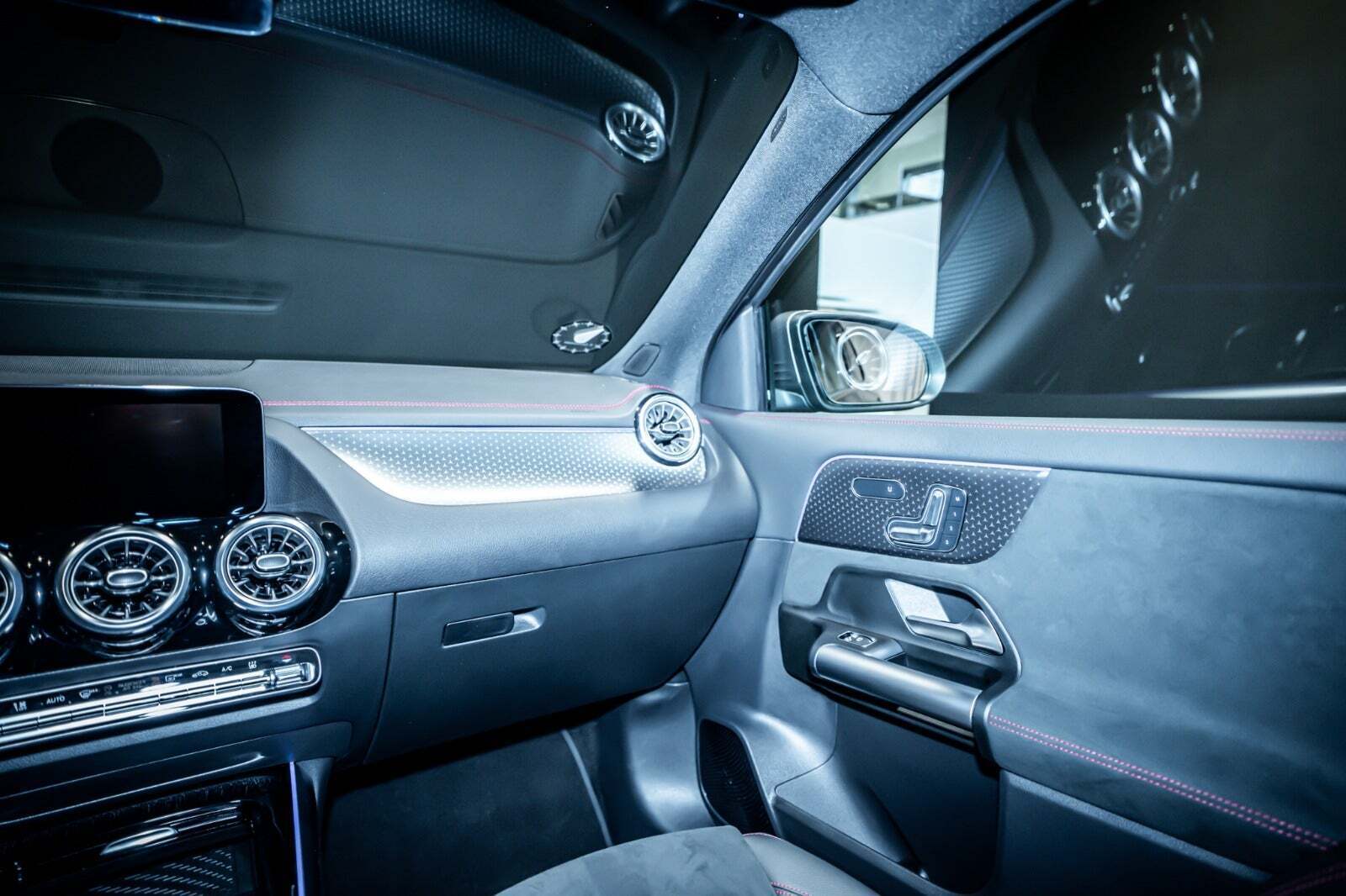 Grå Mercedes EQA250+ fra 2025