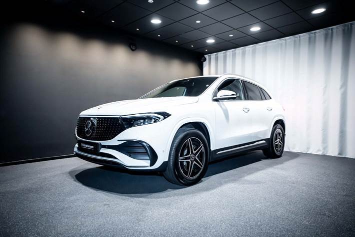 Hvid Mercedes EQA250+ fra 2025 set udefra