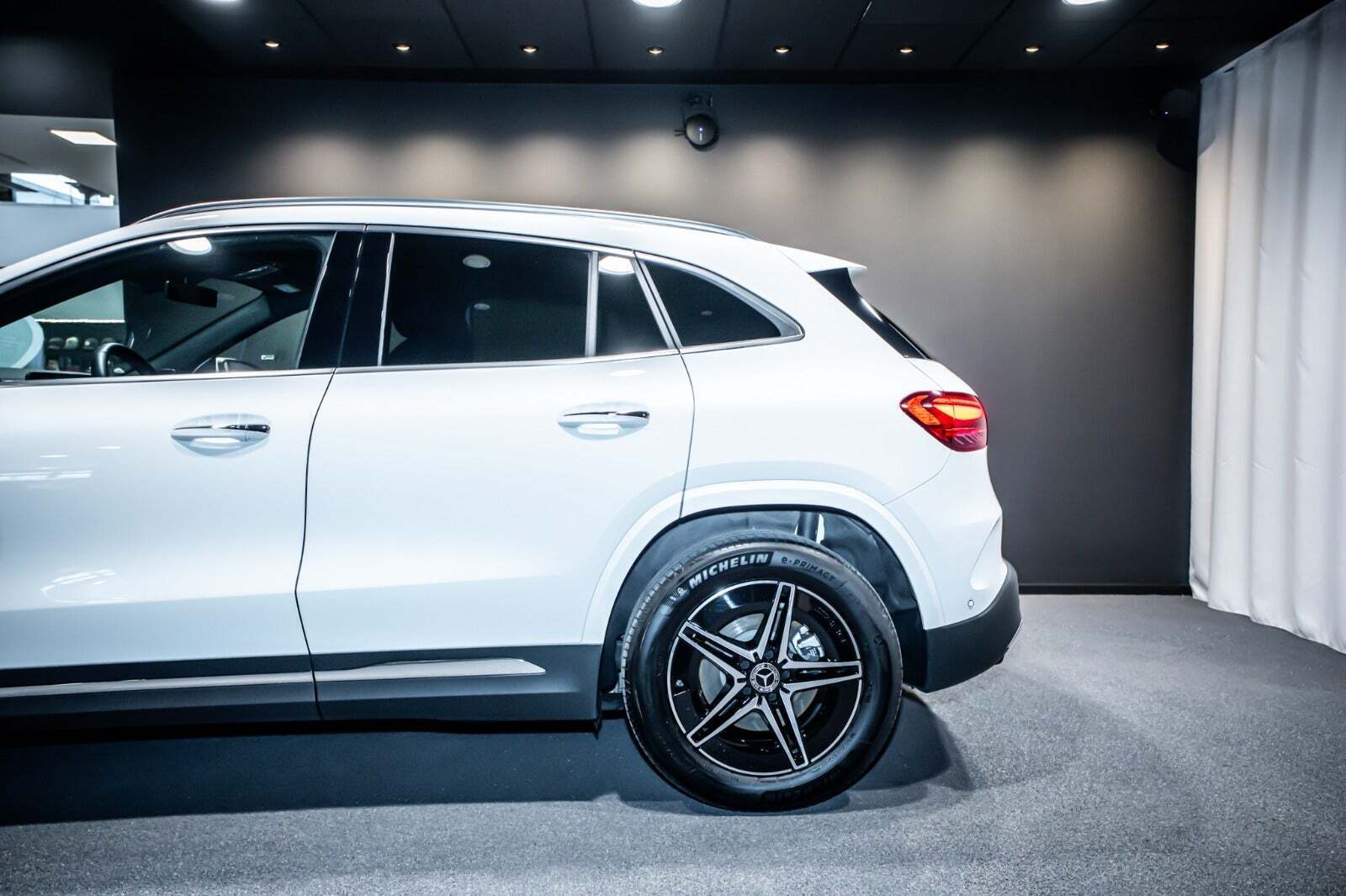 Hvid Mercedes EQA250+ fra 2025