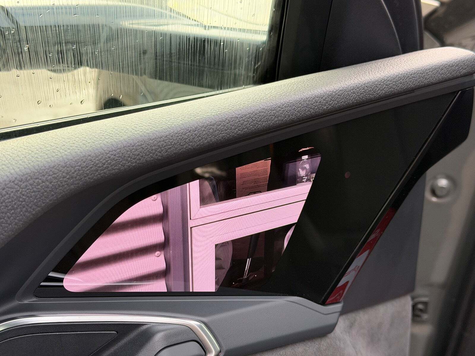 Grå Audi e-tron fra 2022