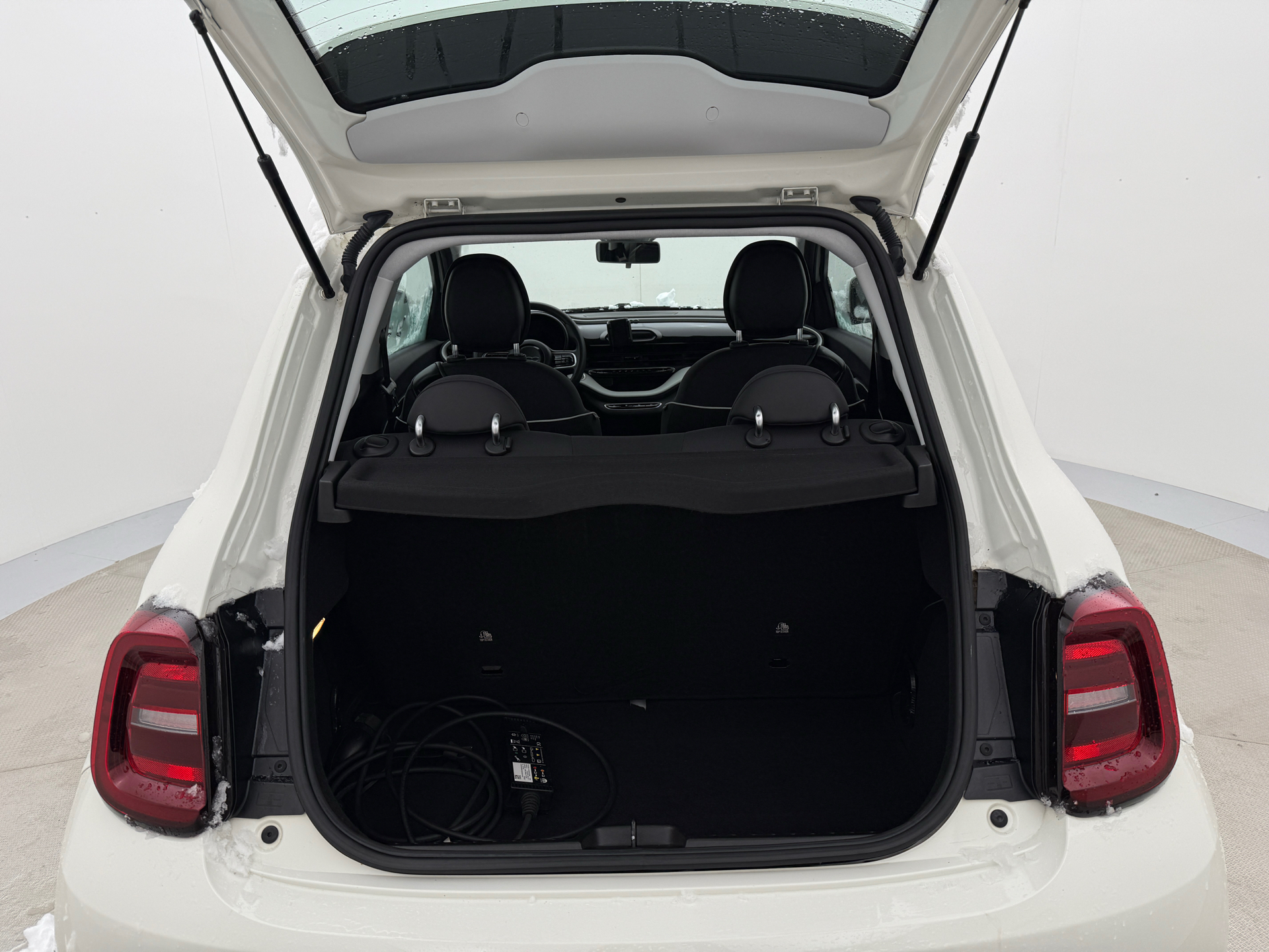 Hvid Fiat 500e fra 2022