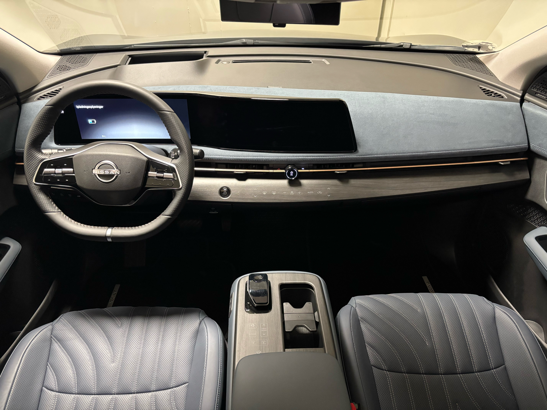 Grå Nissan Ariya fra 2025