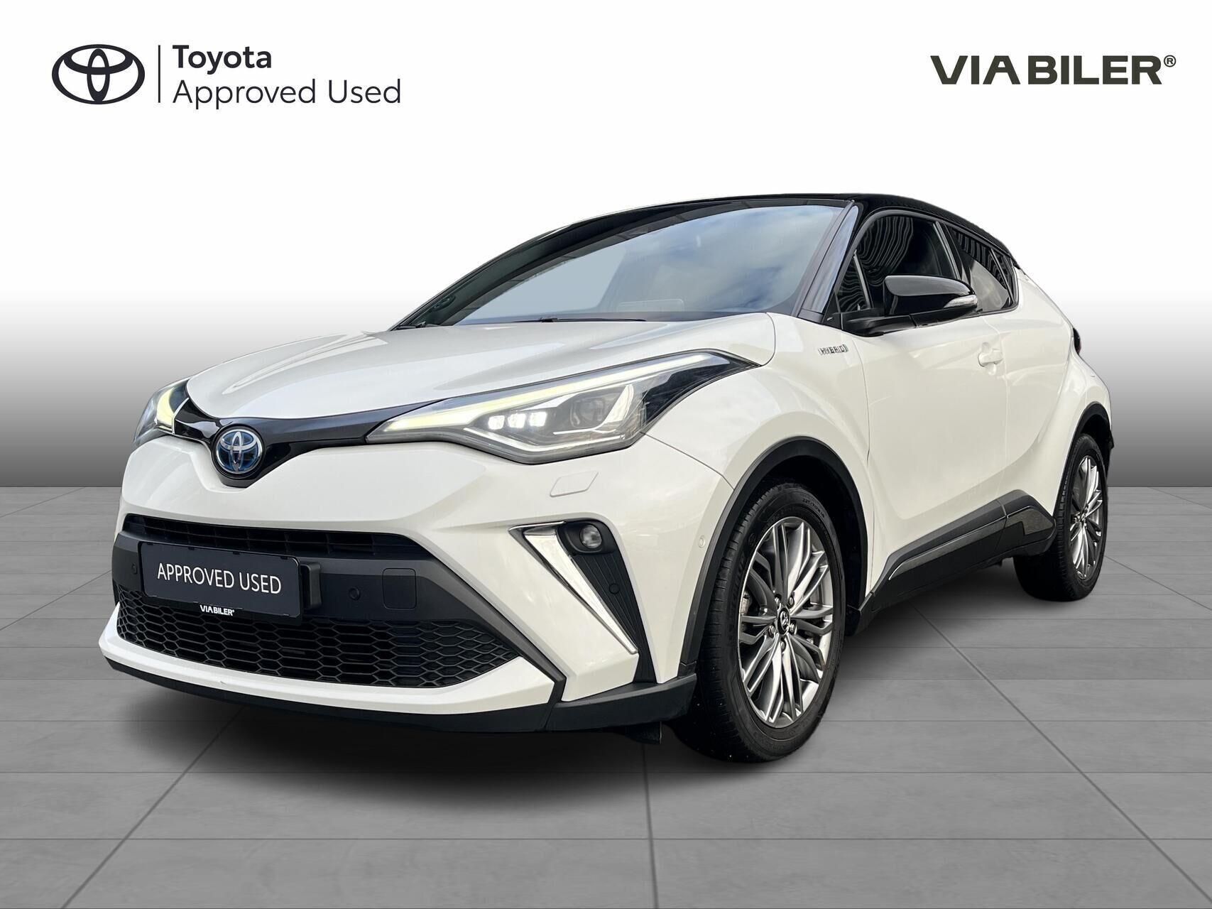 Hvid Toyota C-HR fra 2021 set udefra