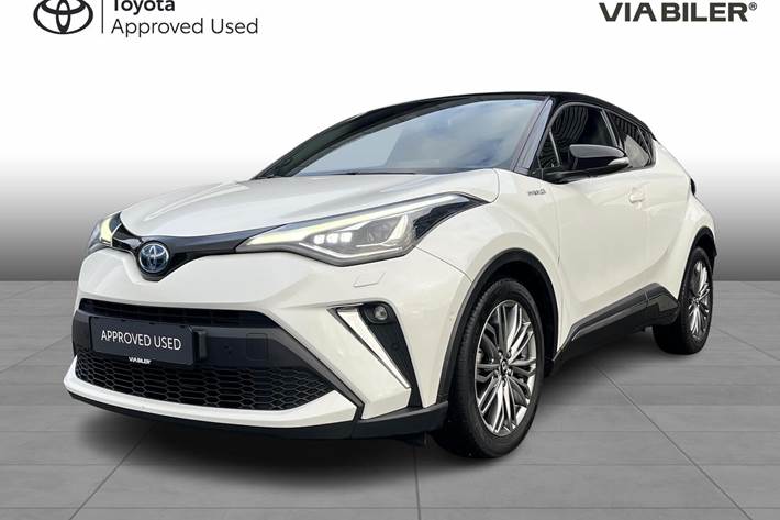 Hvid Toyota C-HR fra 2021 set udefra