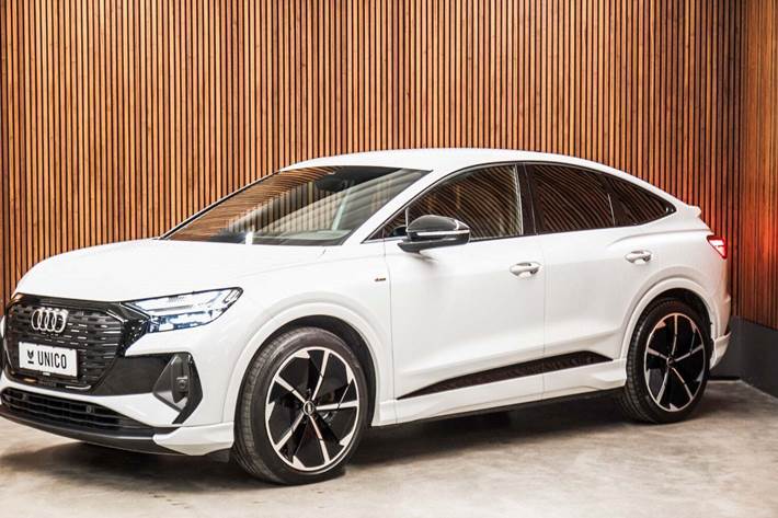 Hvid Audi Q4 e-tron fra 2022 set udefra