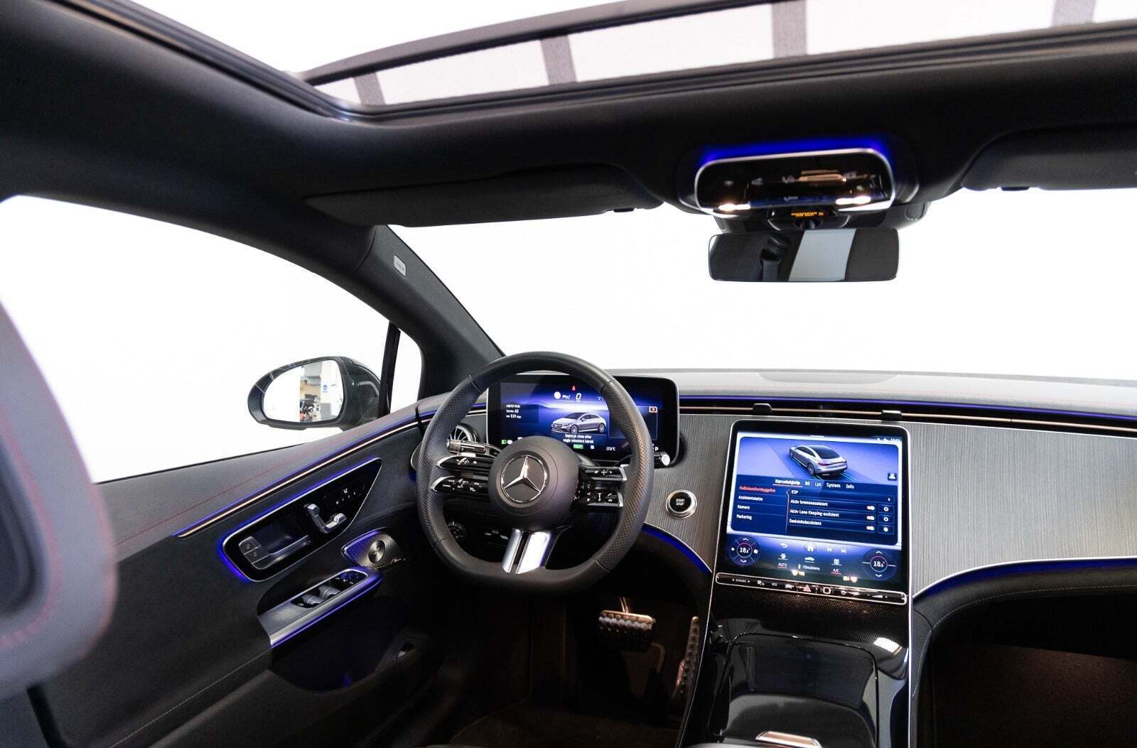 Grå Mercedes EQE300 fra 2024