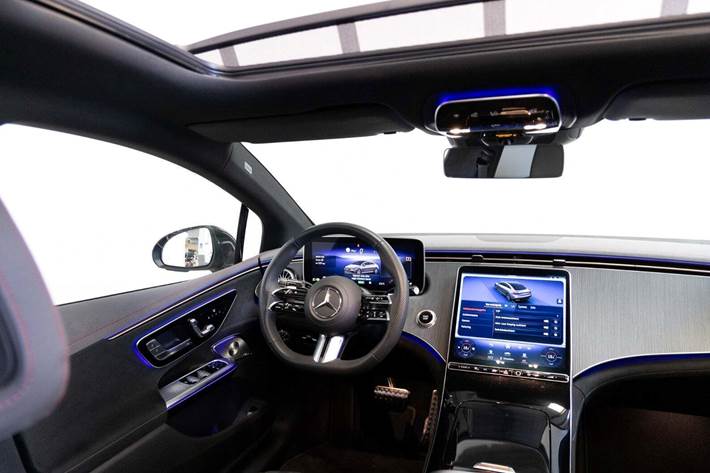 Grå Mercedes EQE300 fra 2024