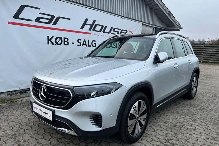 Sølv Mercedes EQB250 fra 2023 set udefra