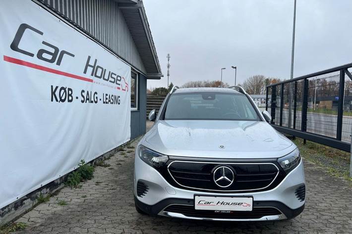 Sølv Mercedes EQB250 fra 2023