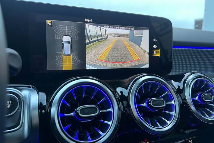 Sølv Mercedes EQB250 fra 2023