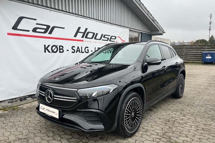 Sort Mercedes EQA250+ fra 2023 set udefra