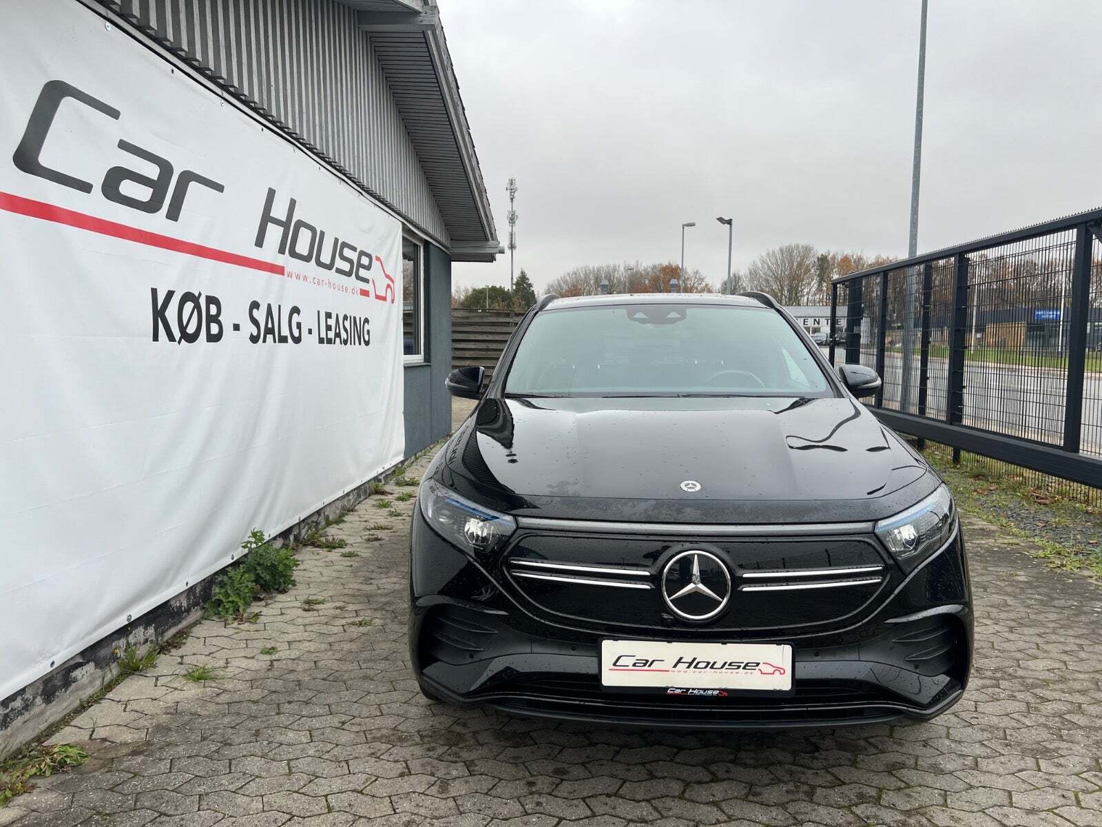 Sort Mercedes EQA250+ fra 2023